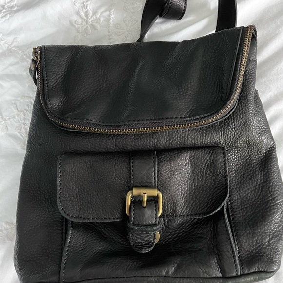 Fat Face Black Leather Bag  2 in 1 Rucksack/Cross Body Backpack - Picture 6 of 8